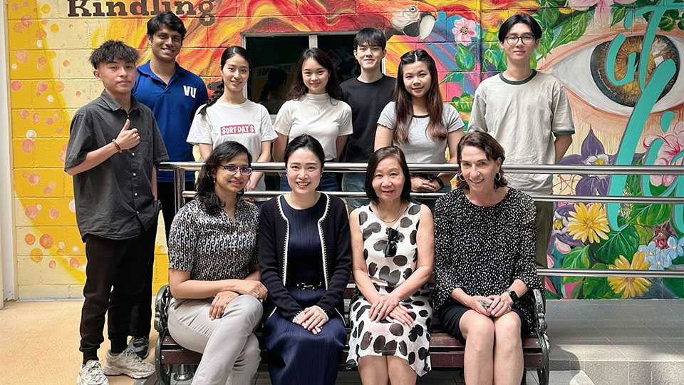 VU Sunway Business Students (Sunway, Malaysia) with VU Associate Professor Catherine Lou, Dr Thu-Huong Nguyen, and Associate Professor Joanne Pyke.