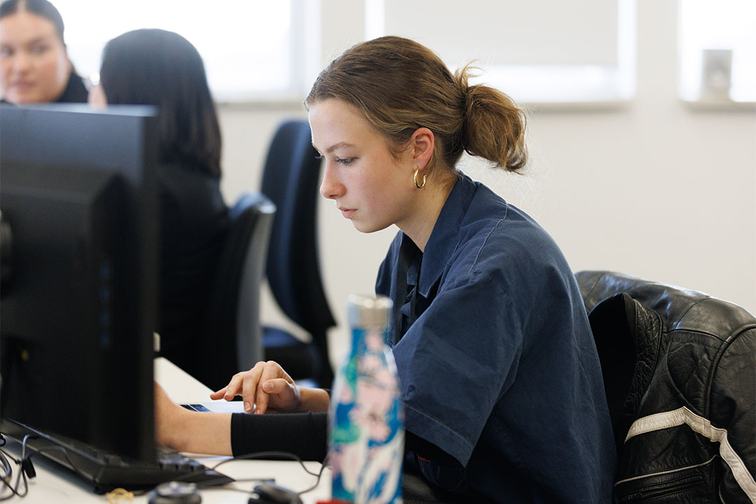 Student Contact Centre worker