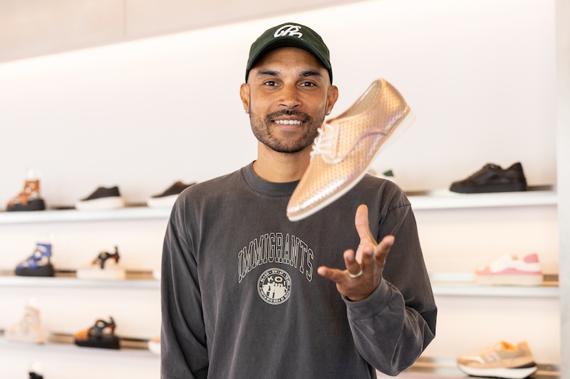 Vince throwing up a Rollie shoe