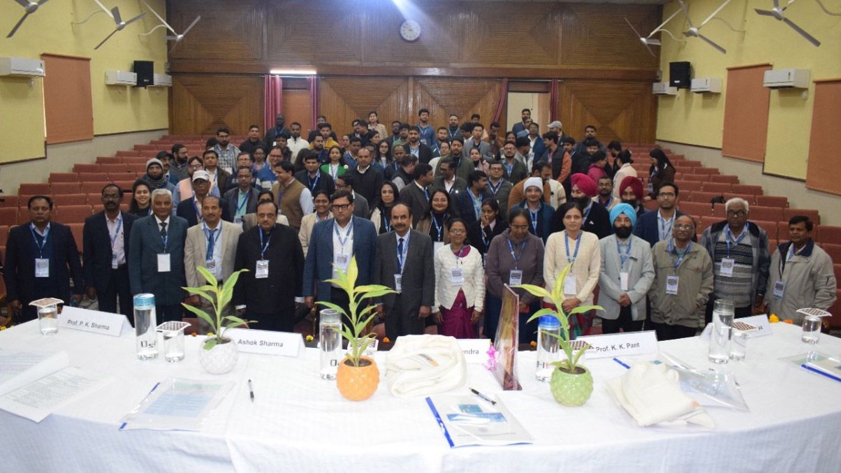 A group photo of attendees at a conference