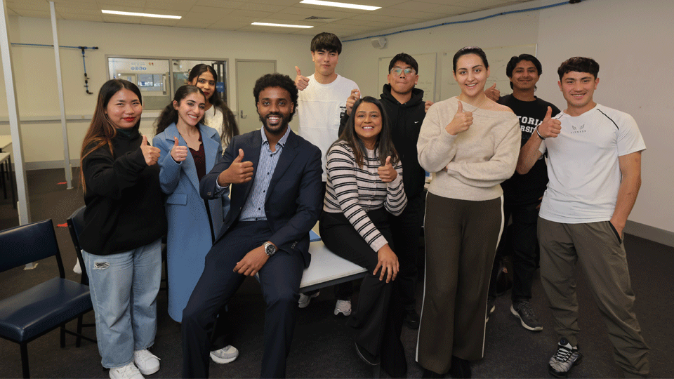 Maribyrnong mayor returns to class at VU to inspire asylum seeker, migrant & refugee students