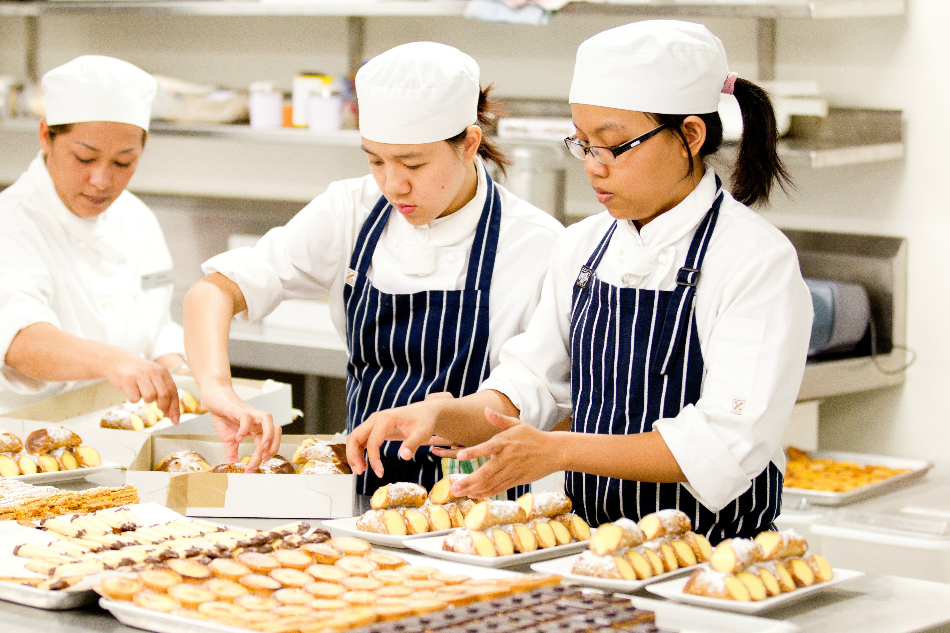 Certificate III In Commercial Cookery SIT30821 | Victoria University