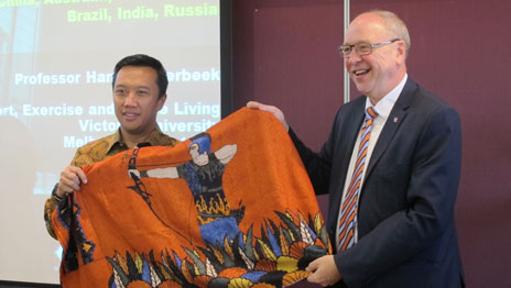 Indonesian government sport leaders visit VU