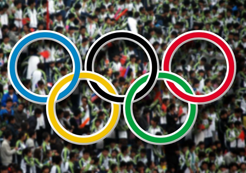  Olympic rings with crowd in back