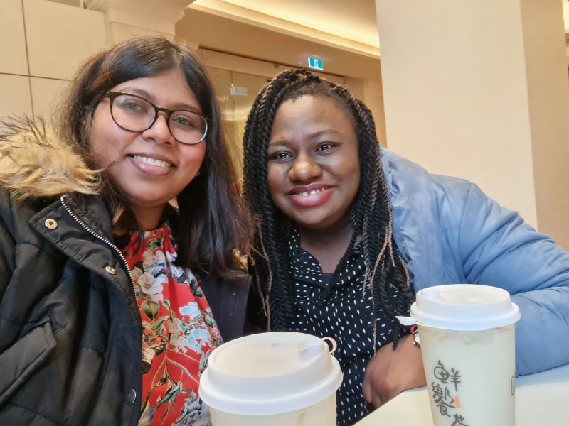 Dr Ruwangi Fernando (L) with Dr Morley Muse (R) drinking coffee