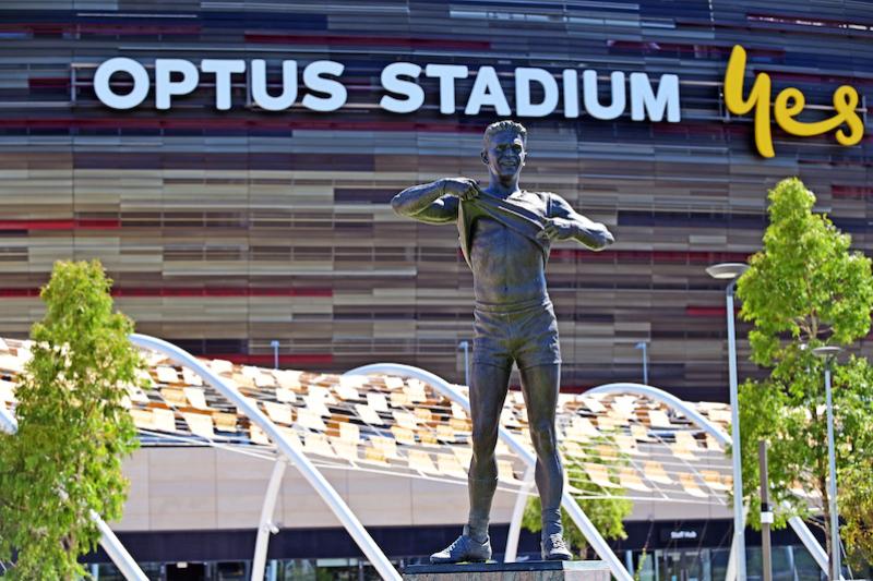 Nicky Winmar statue in Perth of iconic moment.
