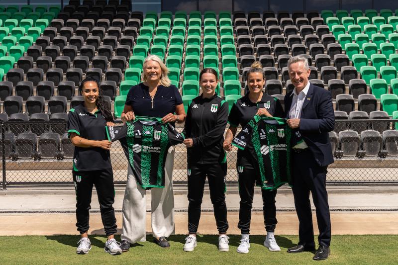 Western United players with VU councillor and VU Vice-Chancellor.