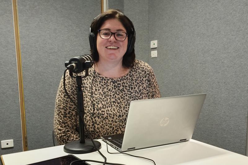 Lisa Higgins with her computer and microphone