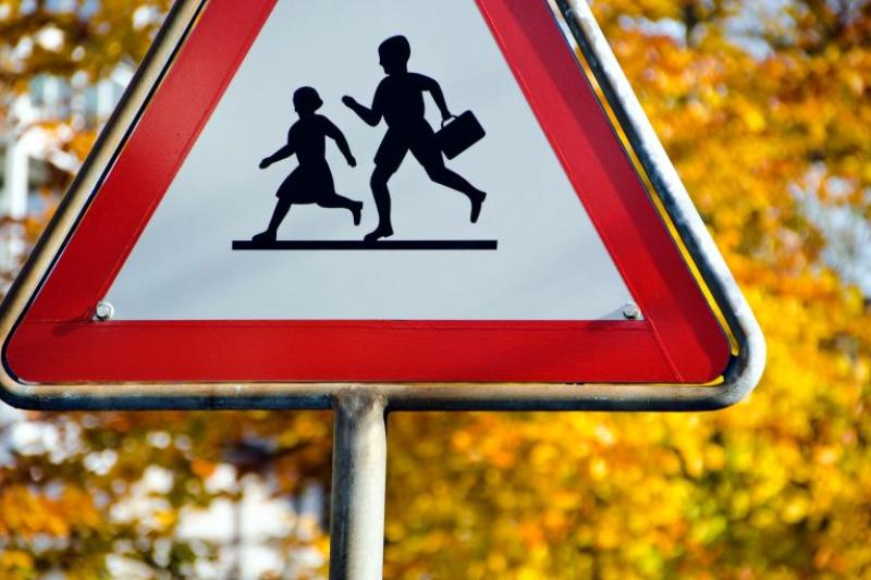  School crossing triangular sign