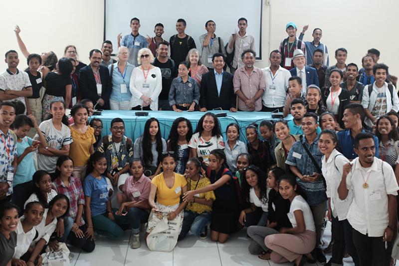 A huge group of smiling, enthusiastic majority East Timorese people at a conference