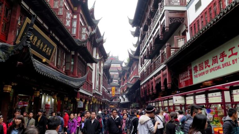 China's shrinking population is bringing forward the peak of the world's population