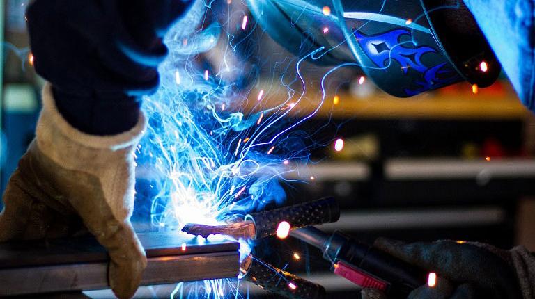 New modelling warns youth unemployment will skyrocket as apprenticeships disappear