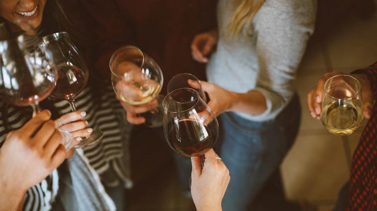 Health experts call for a ban on Uber drink deliveries