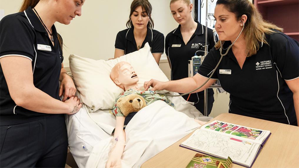 Nursing students work in a simulation lab and develop practical skills.