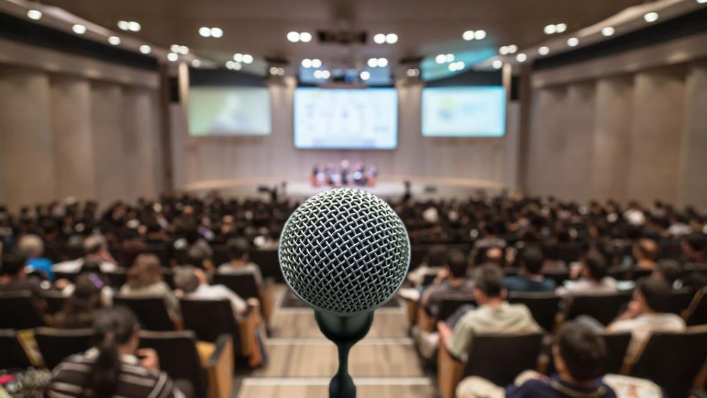Microphone and crowd