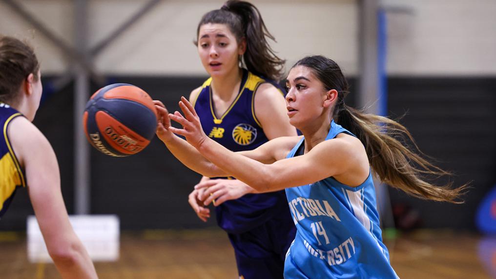 women playing basketball