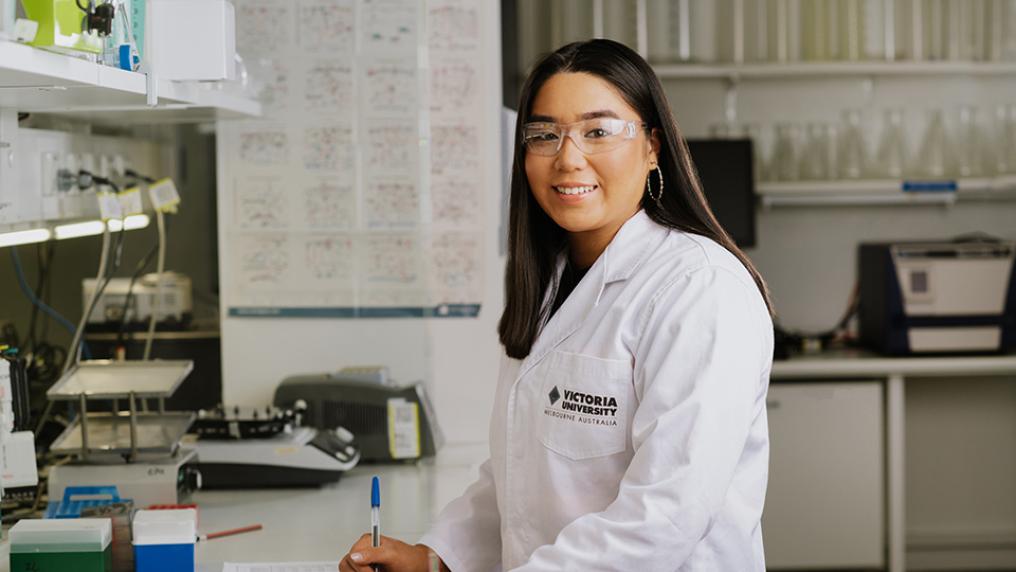 Indigenous student Stella Rose Lay in laboratory