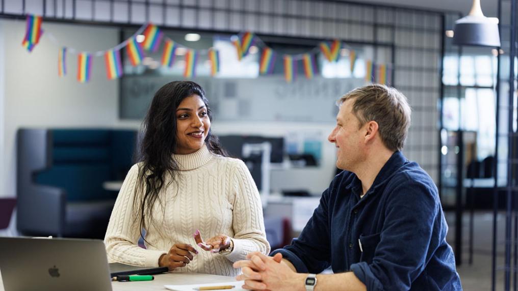 A learning adviser from The Learning Hub at VU, assisting a student with math and science-related course material.