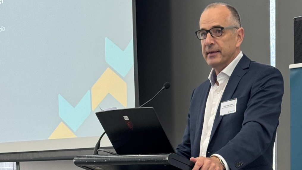 peter van vliet speaking at conference