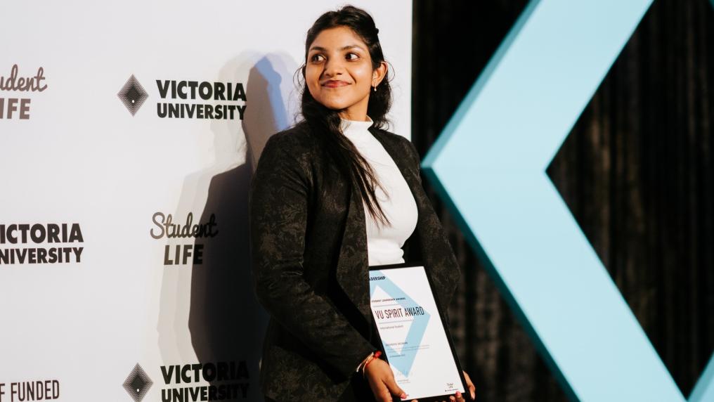 Adsheaya Vasakan receiving her VU Spirit Award