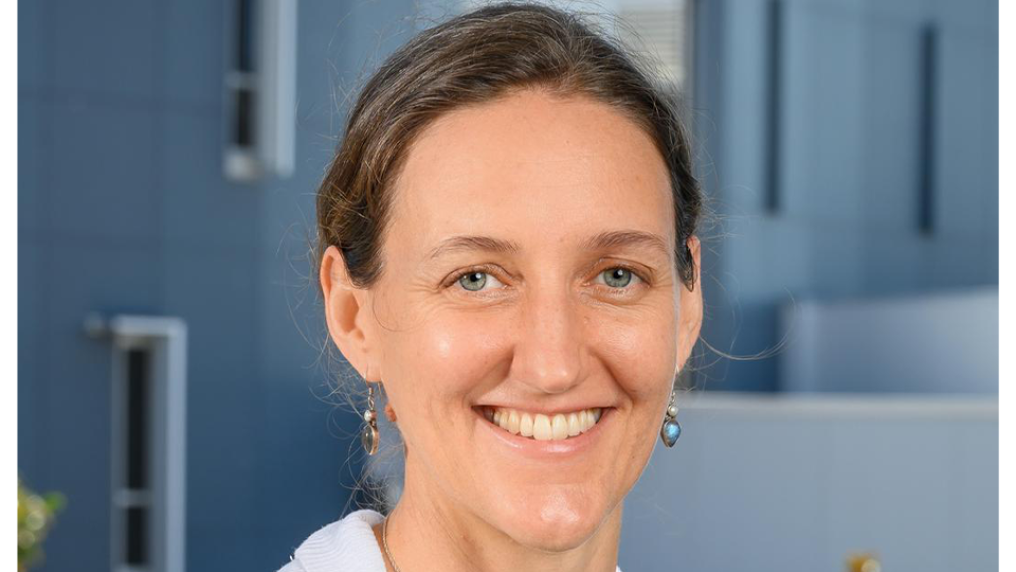 Dr Lyra L'Estrange