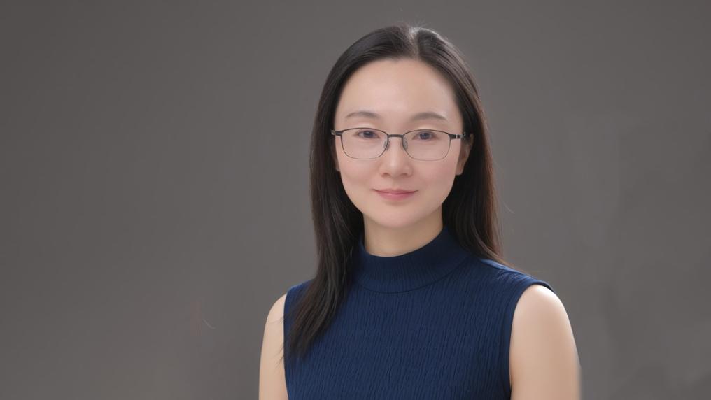 Profile photos of young neatly-dressed woman with glasses