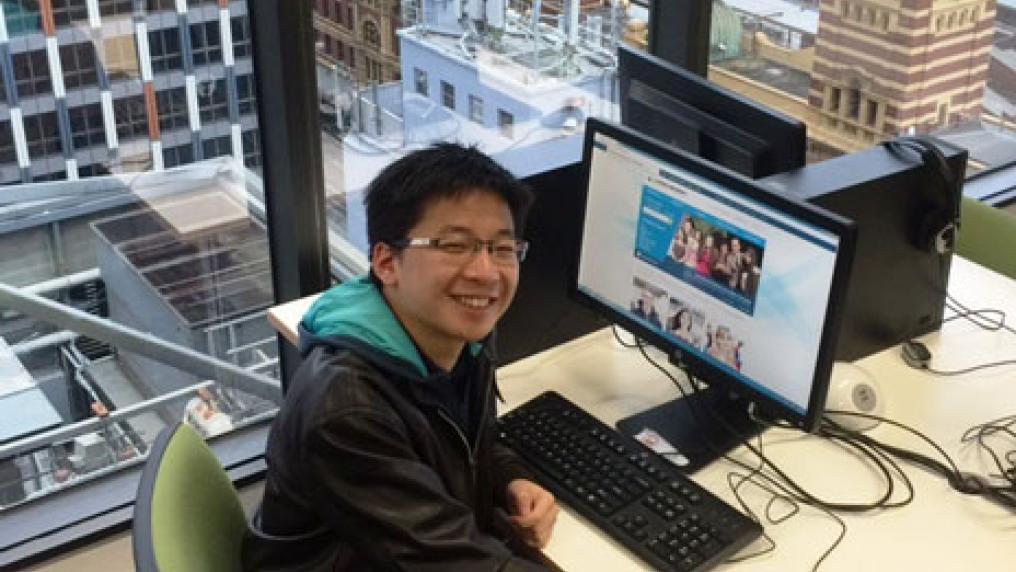 Steven Tan at a computer at City Flinders Campus