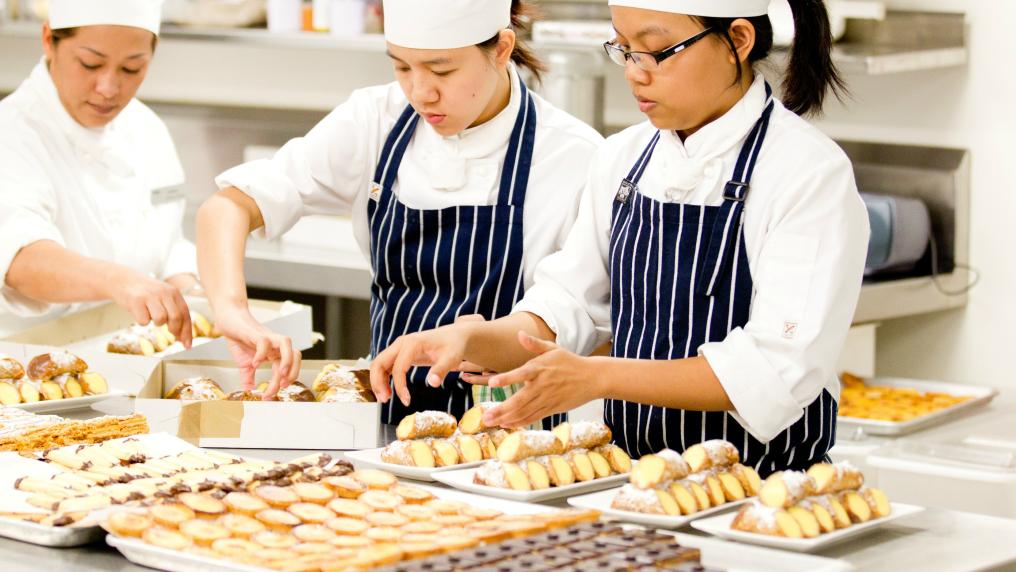  Students prepare baked goods