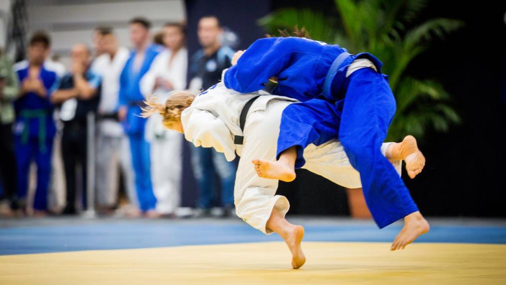 Maeve Coughlan tackling an opponent in judo 