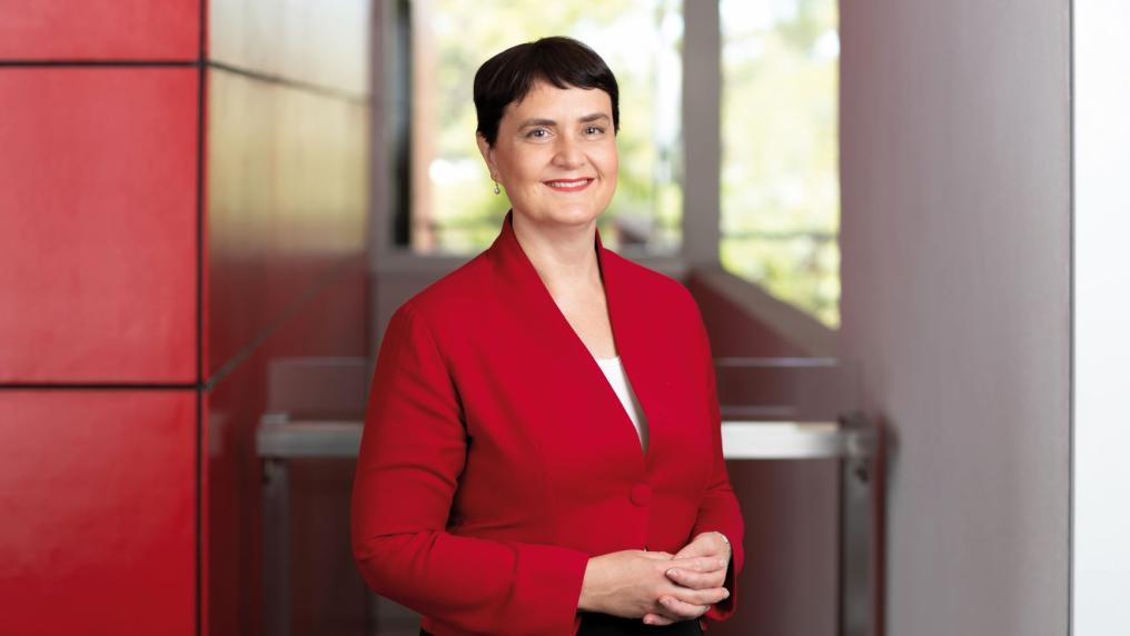 Carolyn Evans Headshot