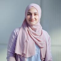 Eman, pathways student, smiles and shares her positive experience with VU teachers.